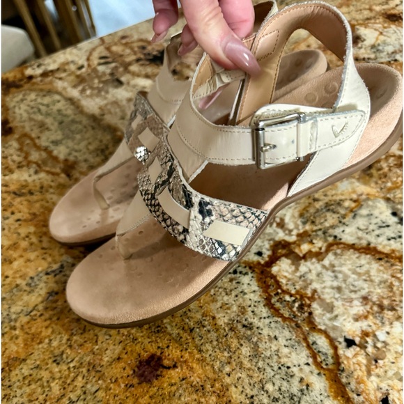 Vionic Lupe Sandals Womens 6.5M - Picture 2 of 8